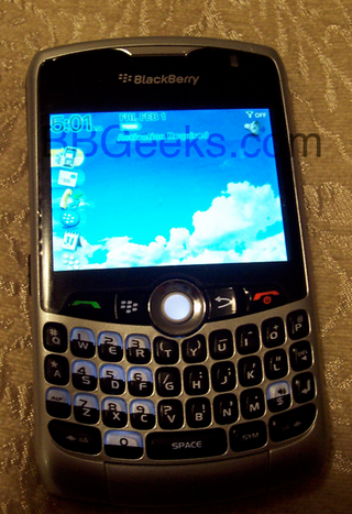 Illustration for article titled First CDMA Blackberry Curve 8330 Pics